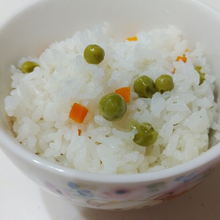 エンドウ豆と人参の塩炊き込みご飯